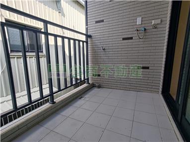 理想社區大面寬車墅房屋室內格局與周邊環境