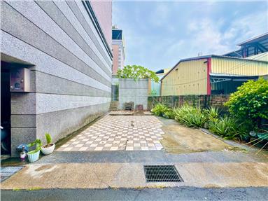 演藝廳19年稀有庭院三車透天房屋室內格局與周邊環境