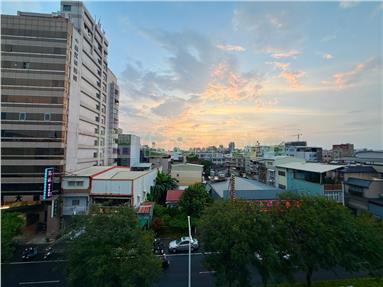 獨家-縣府輕屋齡金店面房屋室內格局與周邊環境