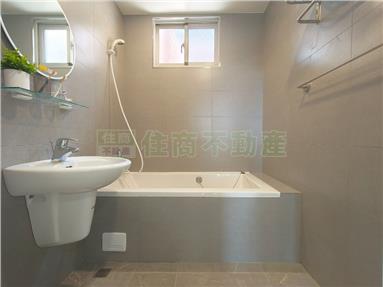 左營合群新城面海景超美四房平車房屋室內格局與周邊環境