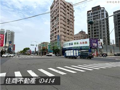 探索公園首排透天金店面房屋室內格局與周邊環境