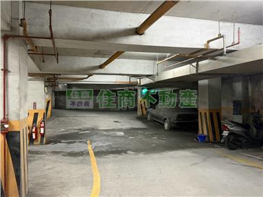 鼎山商圈華廈三房+平車房屋室內格局與周邊環境
