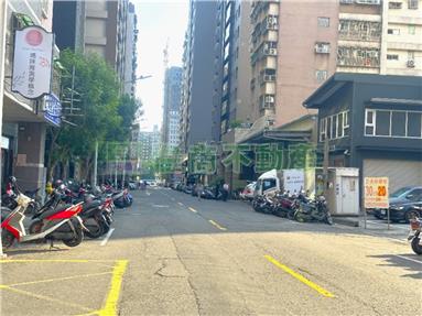 左營高鐵優質3+1房車位房屋室內格局與周邊環境