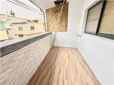 鳳山火車站翻新車庫透天房屋室內格局與周邊環境
