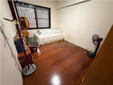 預校永信建設臨路車庫透天房屋室內格局與周邊環境