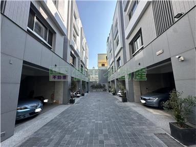 近東區輕屋齡奶茶風優質雙車墅房屋室內格局與周邊環境