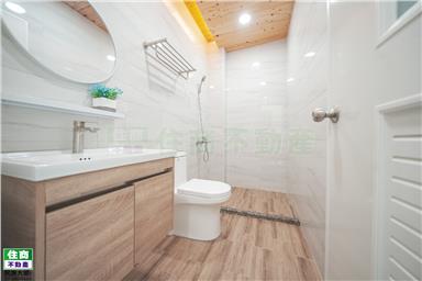 鳳山赤山翻新車庫透天房屋室內格局與周邊環境