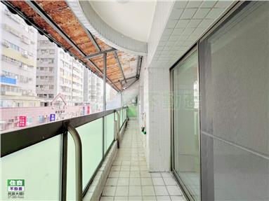 近萬家福輕軌旁採光大四房租平車房屋室內格局與周邊環境