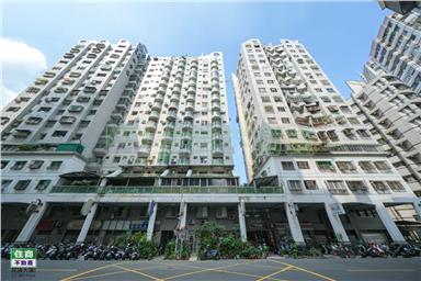 近萬家福輕軌旁採光大四房租平車房屋室內格局與周邊環境