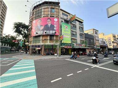 鼎山萬家福輕軌站旁透天金店房屋室內格局與周邊環境