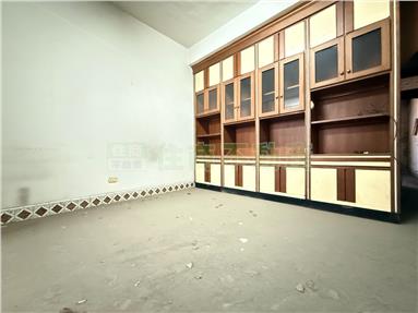 鼎山萬家福輕軌站旁透天金店房屋室內格局與周邊環境