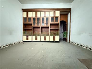 鼎山萬家福輕軌站旁透天金店房屋室內格局與周邊環境