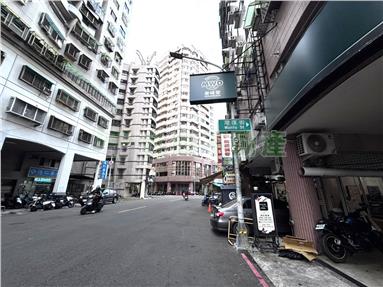 近萬家福輕軌陽台套房｜雙車位