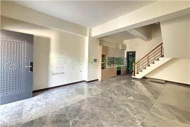 近成大中華商圈全新車墅A房屋室內格局與周邊環境