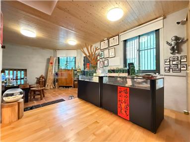 清水模檜木經典邊間透天房屋室內格局與周邊環境