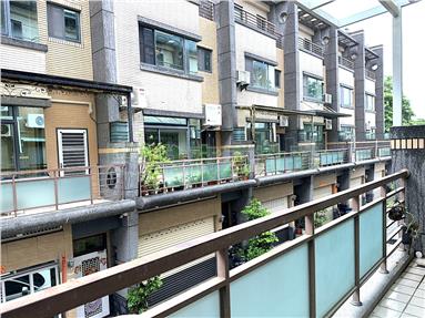 怡安商圈大器面寬舒適車墅房屋室內格局與周邊環境