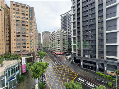 世紀之門明亮大空間三房平車房屋室內格局與周邊環境
