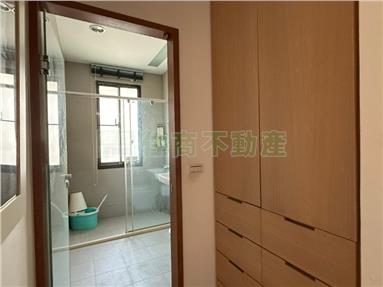 正東區頂樓無敵景觀三房房屋室內格局與周邊環境