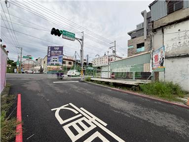 吳鳳南路邊間店面建地房屋室內格局與周邊環境