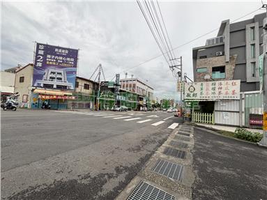 吳鳳南路邊間店面建地房屋室內格局與周邊環境