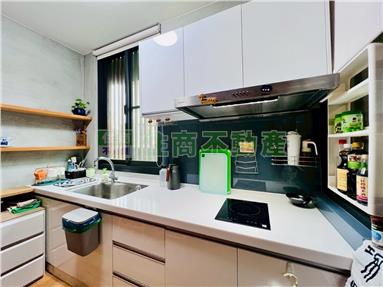 吳鳳南路邊間質感透天房屋室內格局與周邊環境