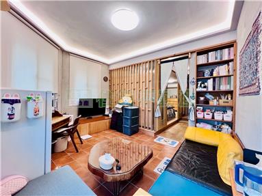 吳鳳南路邊間質感透天房屋室內格局與周邊環境