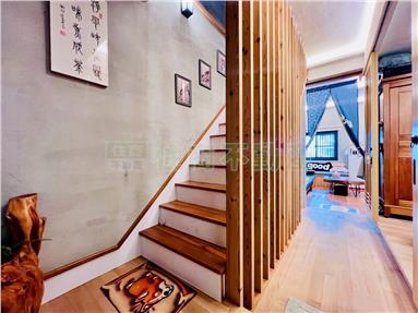 吳鳳南路邊間質感透天房屋室內格局與周邊環境