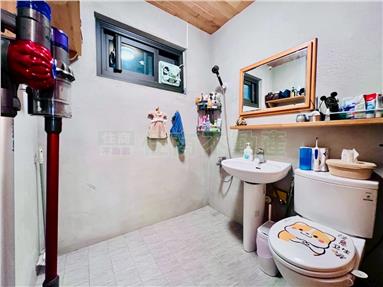 吳鳳南路邊間質感透天房屋室內格局與周邊環境