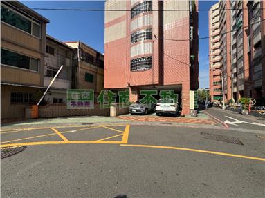 鳳山國中高樓層翻新3房平車房屋室內格局與周邊環境