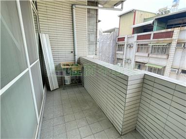 小港稀有庭院透天房屋室內格局與周邊環境