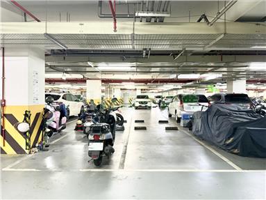 近捷運！高樓景觀明亮四房平車房屋室內格局與周邊環境
