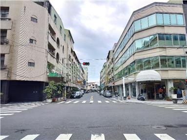 南區多功能三角窗電梯黃金店住房屋室內格局與周邊環境