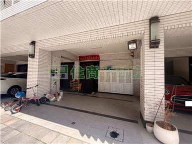 近左營榮總稀有車墅透天房屋室內格局與周邊環境
