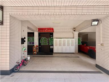 近左營榮總稀有車墅透天房屋室內格局與周邊環境