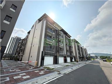 近左營榮總稀有車墅透天房屋室內格局與周邊環境