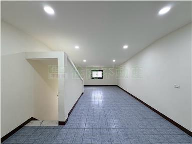 左營區高鐵商圈停車透天房屋室內格局與周邊環境