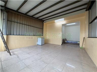 歸仁路新整邊間雙車庫透天房屋室內格局與周邊環境