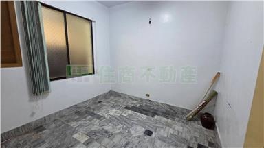 仁愛商圈車庫透天房屋室內格局與周邊環境