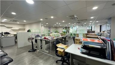 五塊厝捷運站口純辦公房屋室內格局與周邊環境