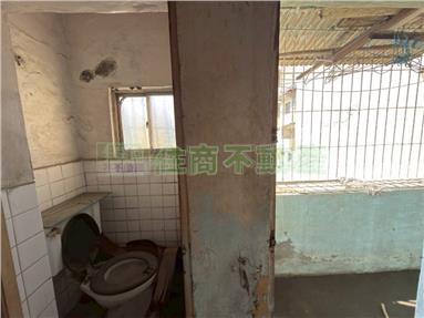 右昌低於實登街上騎樓透天房屋室內格局與周邊環境