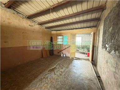 右昌低於實登街上騎樓透天房屋室內格局與周邊環境
