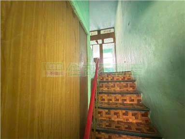 右昌低於實登街上騎樓透天房屋室內格局與周邊環境